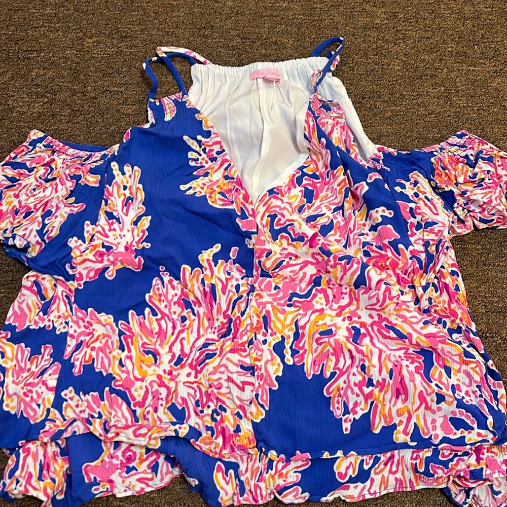 Lily Pulitzer coral pattern top!
